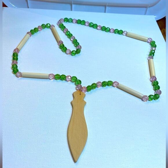 Emily from twilight style necklace faceted bead wood pendant. Homemade unique - Picture 1 of 9